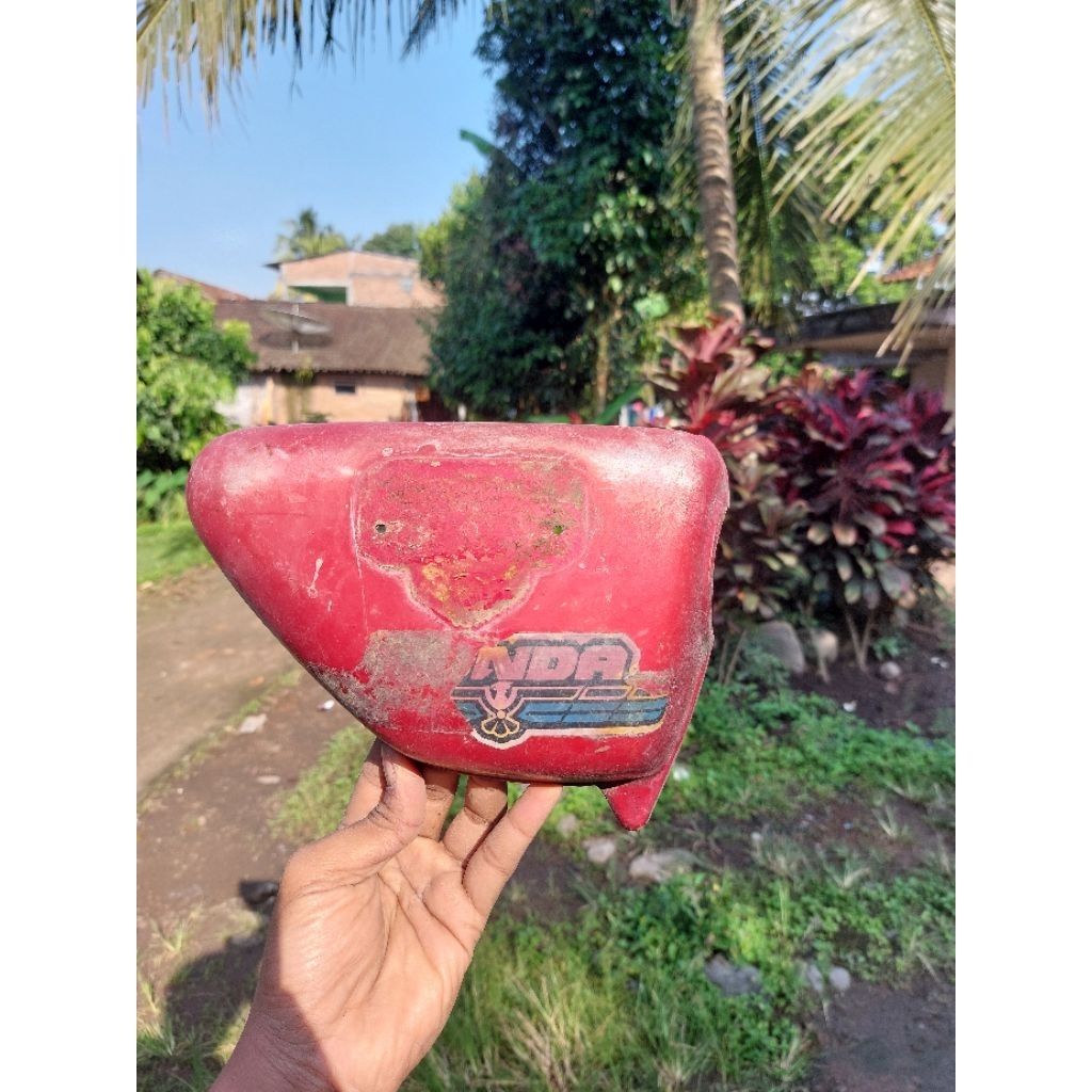 Tutup Aki Tepong Aki Honda CB110 CB125 Sebelah Kanan Original