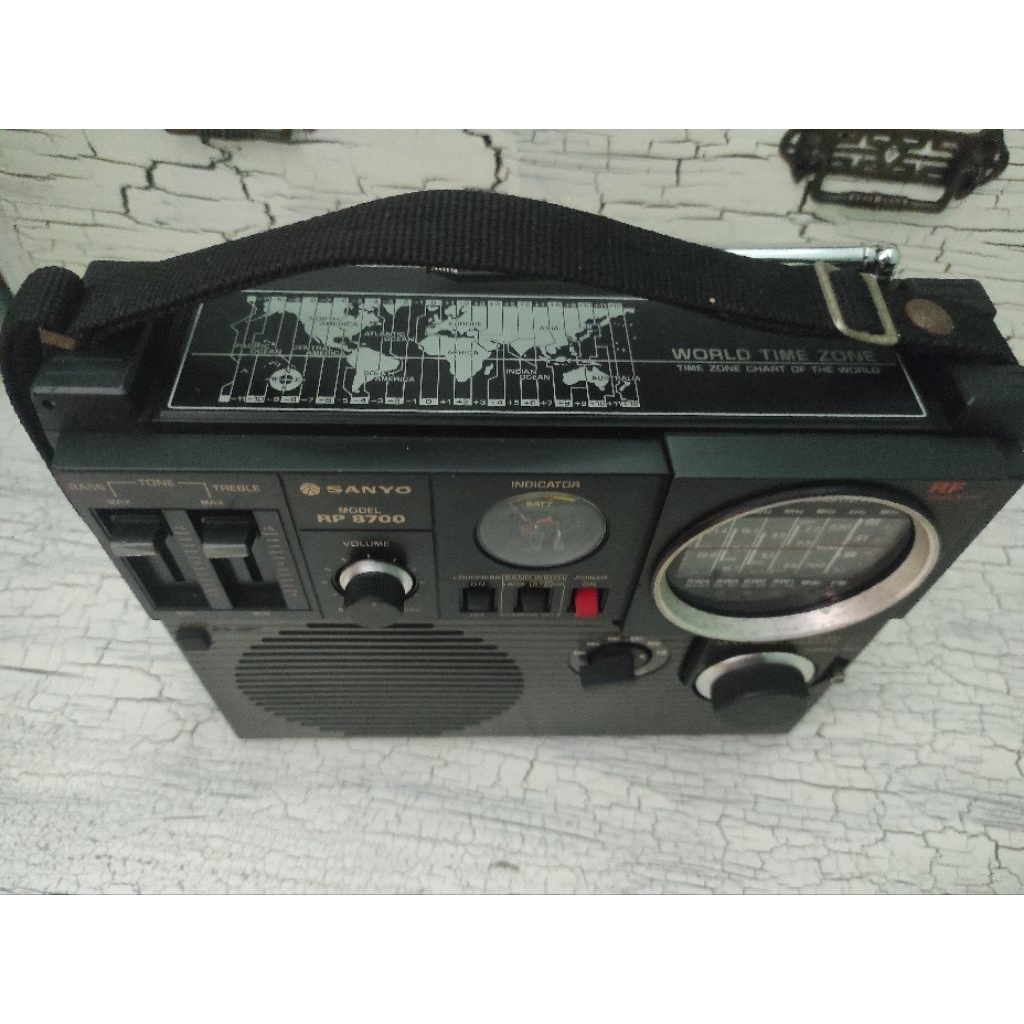 Radio Jadul Sanyo RP 8700 ( Baca Diskripsi )