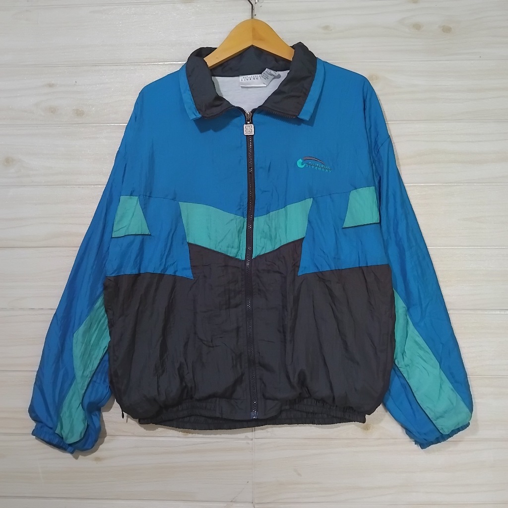 Jaket Windbreaker Color Block Givenchy 023 67X62 size XL