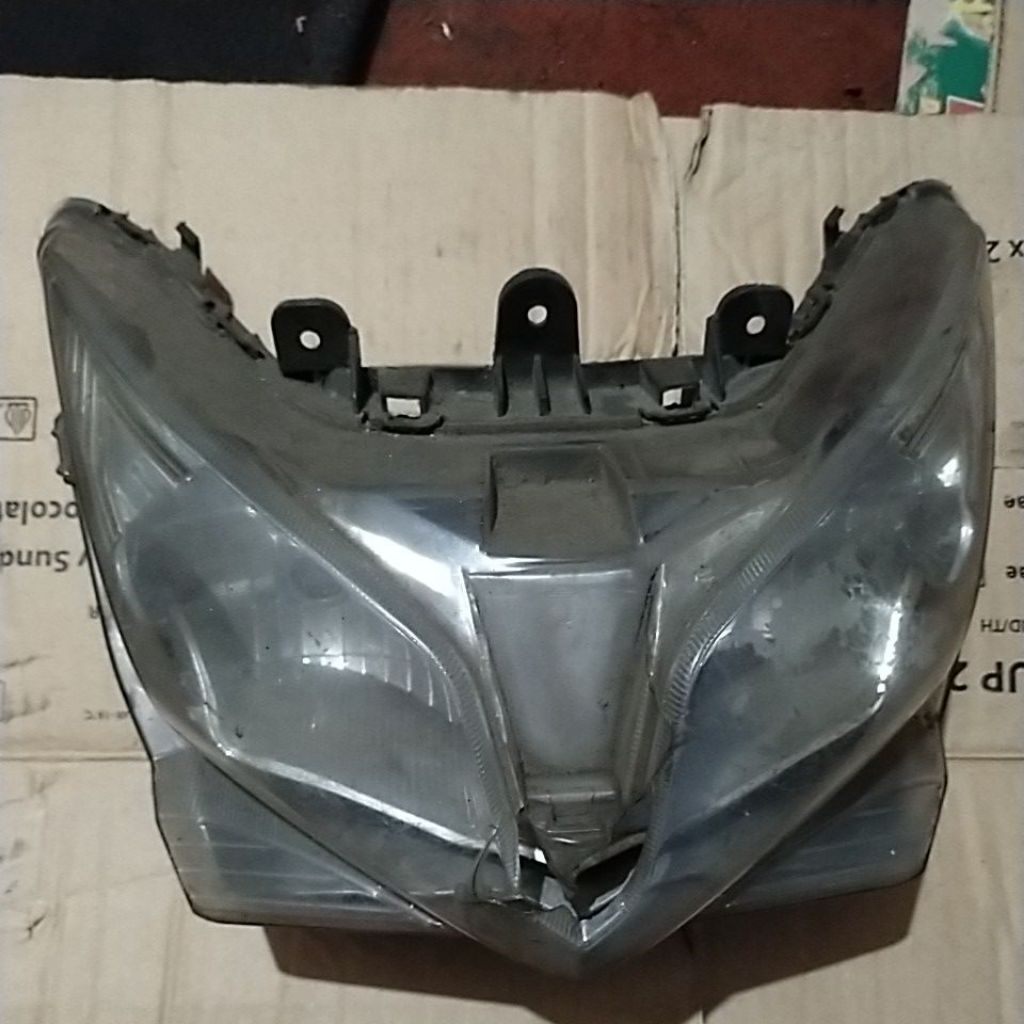 reflektor refektor lampu depan minus mika pecah bekas copotan original vario 125 bohlam old kzr