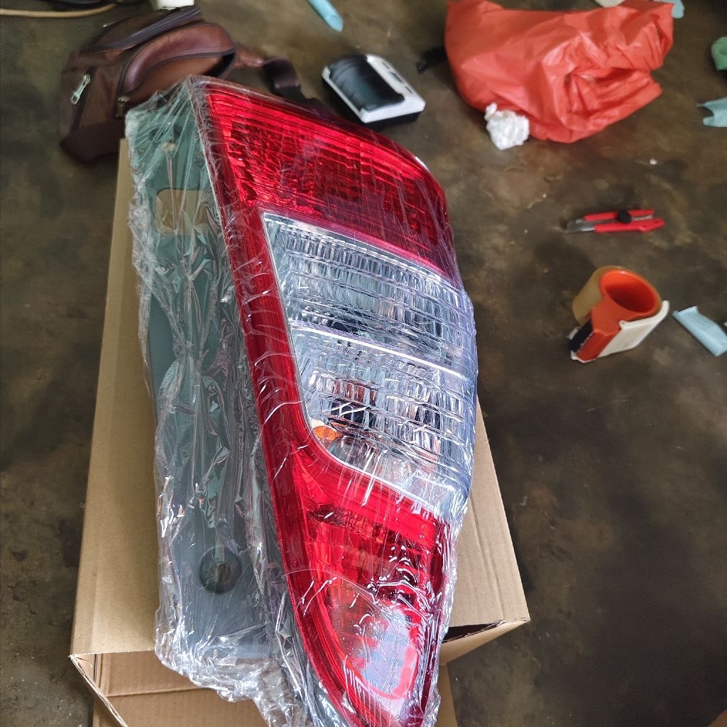 lampu stop belakang inova tauhun 2005 sampai 2015