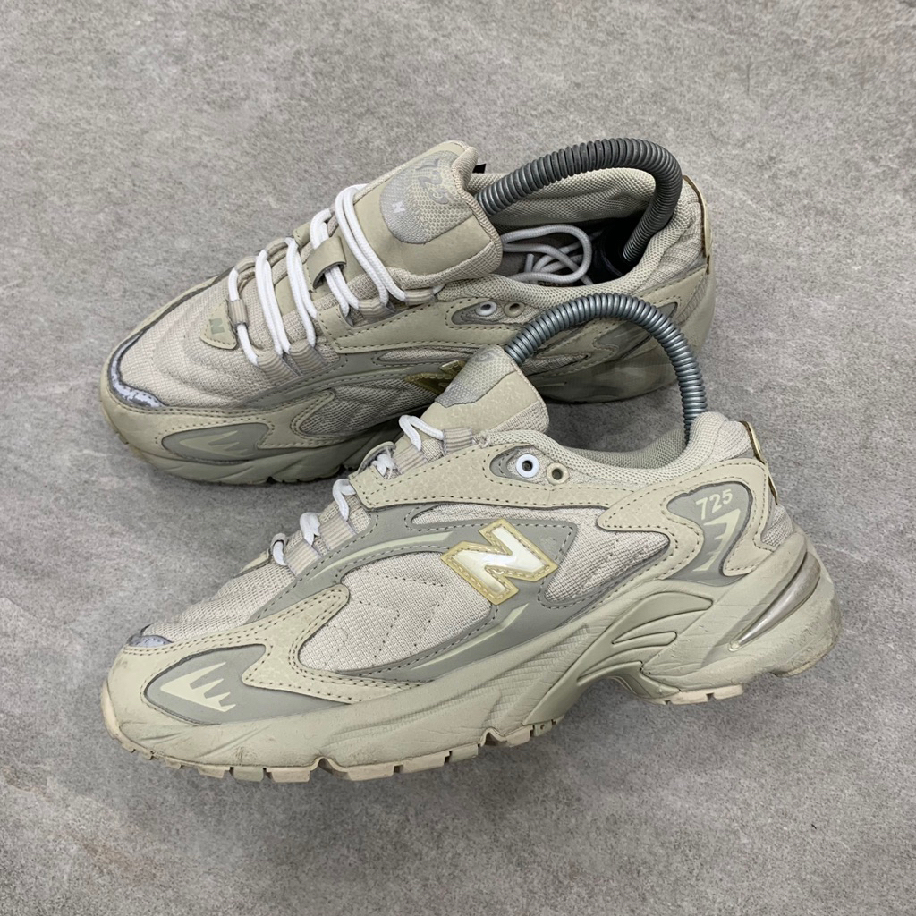 New Balance 725 Off Beige