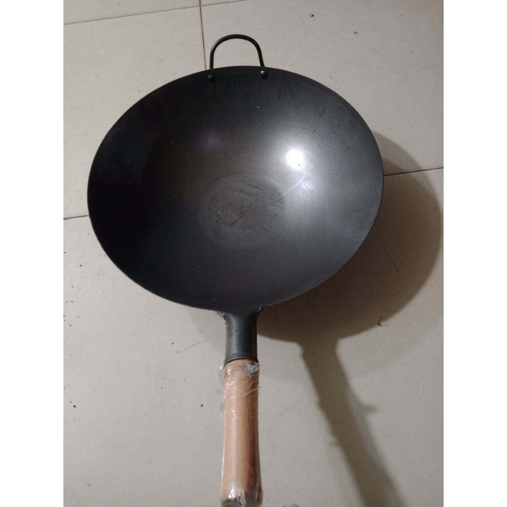 wajan wok baja hitam tebal gagang kayu diameter 40cm
