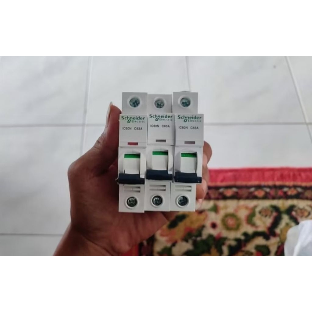 MCB 1P 10A ic60N Schneider
