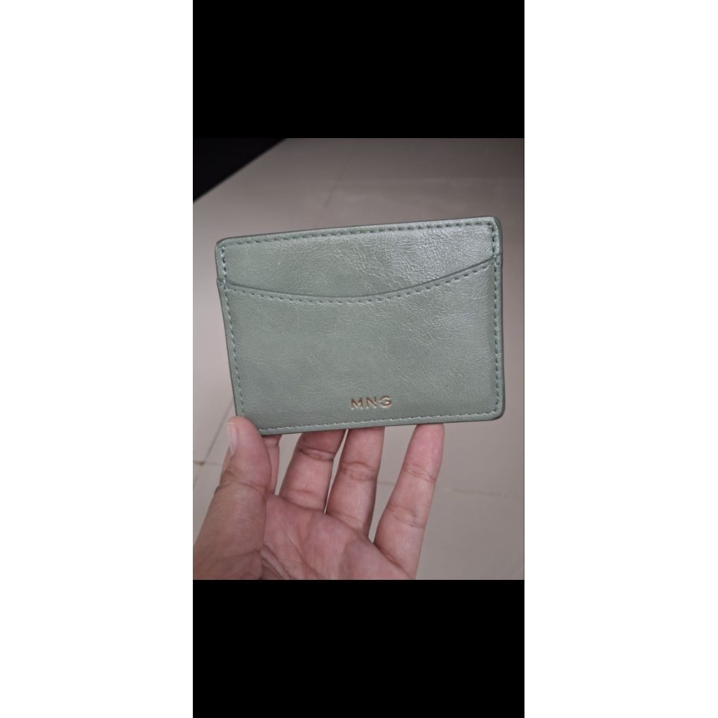 dompet kartu MANGO