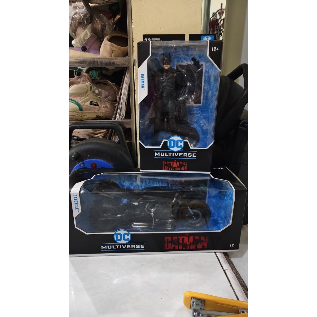 Mcfarlane Batcycle dan batman 1 set bib