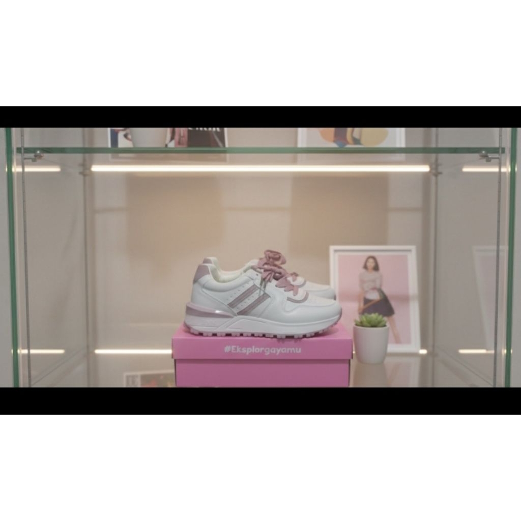 PVN Haechan Sepatu olahraga Sneaker wanita size 28 Putih combi Pink