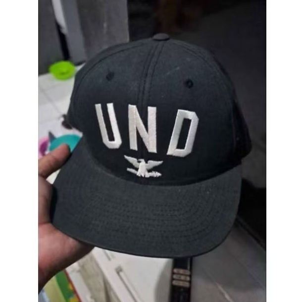 topi snapback undefeated original