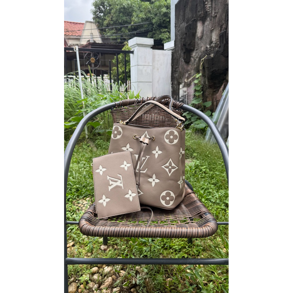 LV NeoNoe Empreinte Bicolor Beige Preloved