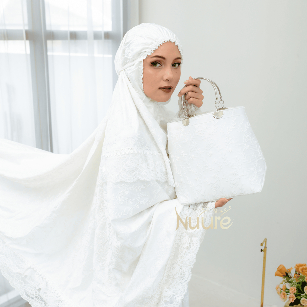 Mukena Dewasa Sutra Ori Renda Jumbo Putih Bordir Tebal Tas Cantik Elegan mukena hantaran