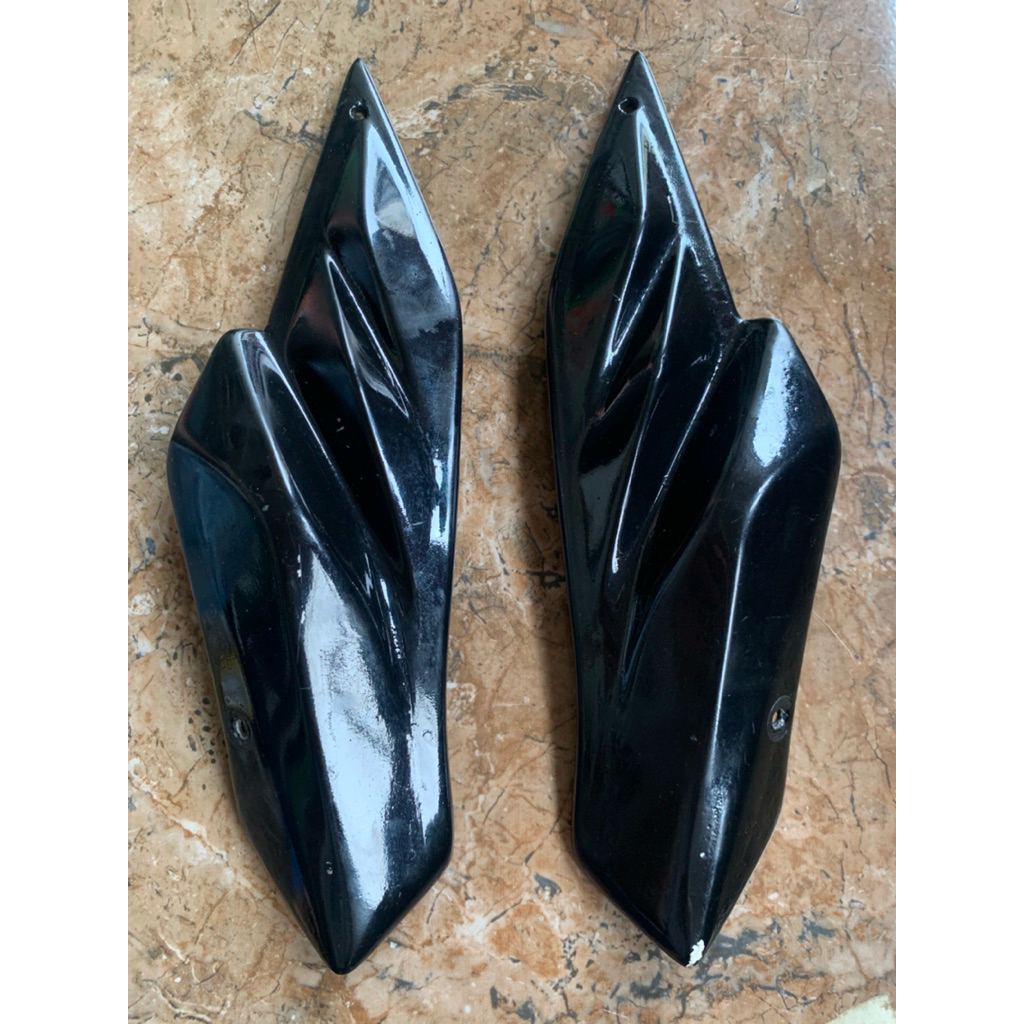 garnish batok kepala depan satria fu original-warna hitam metalik