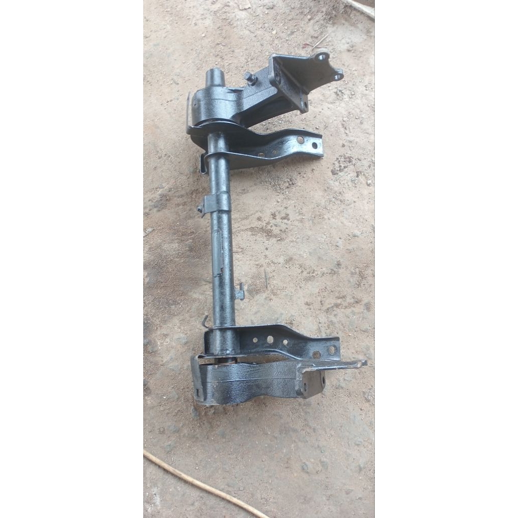 jungkitan kedudukan depan kabin canter (ORI)