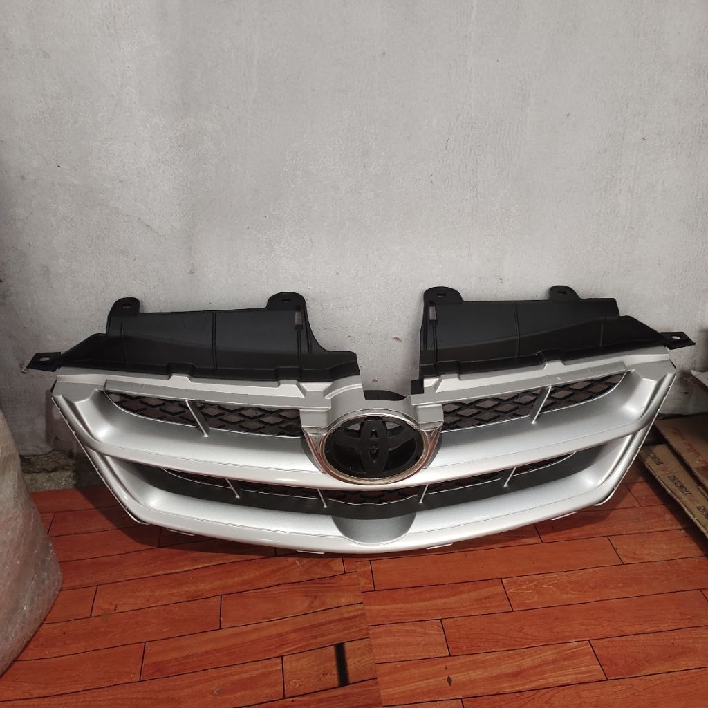 Grill Toyota Avanza vvti 2007-2010 Original