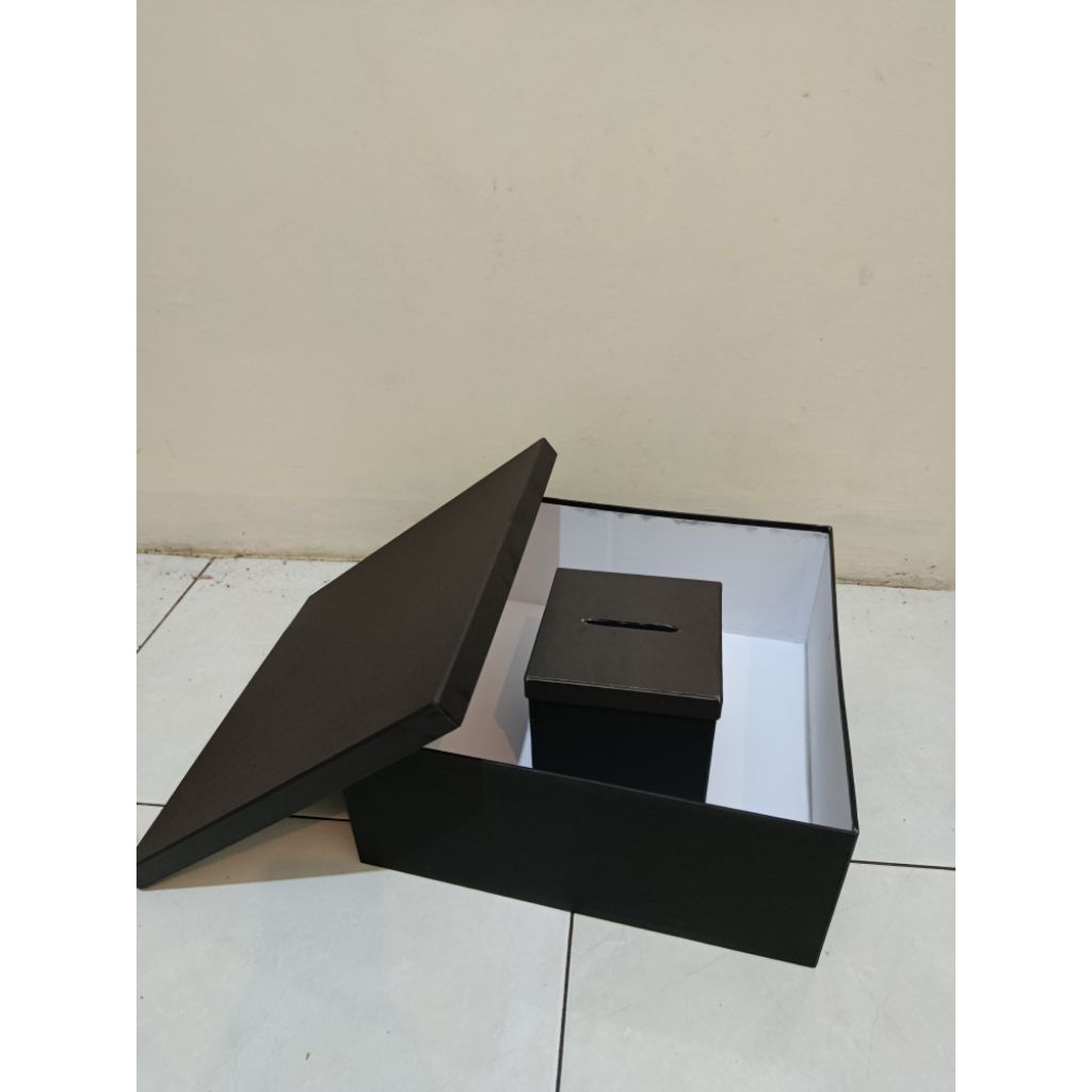 Kotak kado untuk buket uang / buket uang dan bunga