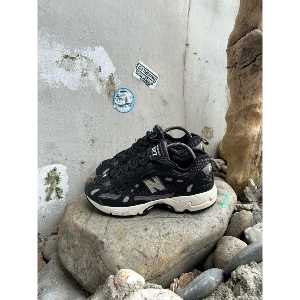 New Balance 827 Black