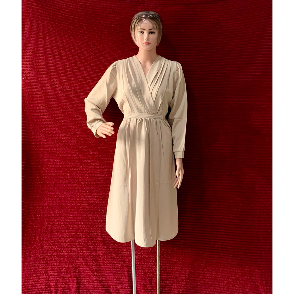 WRAP CREAM DRESS WANITA V NECK TANGAN BALON LIPATAN DEPAN TALI PINGGANG MEWAH CANTIK KEKINIAN