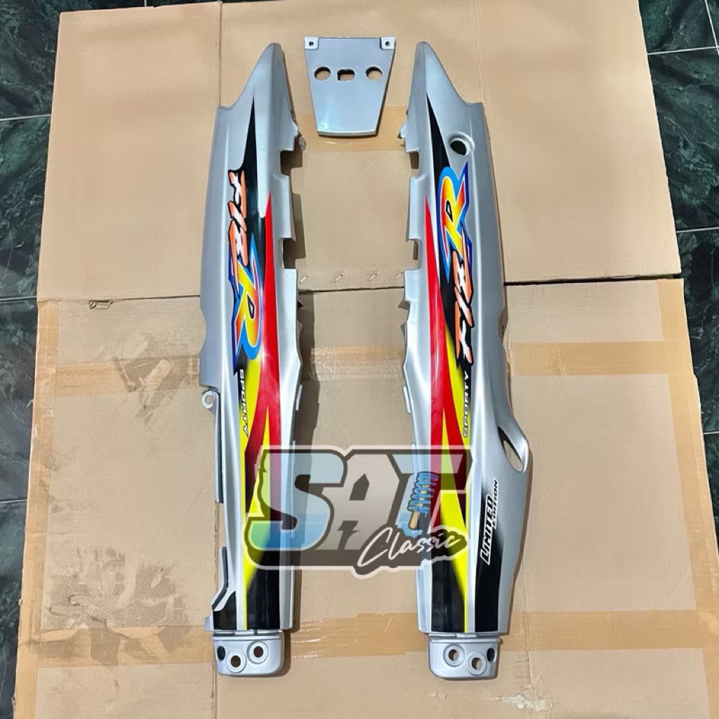 Cover Body Belakang Yamaha Fiz R 2000 Dualtone Silver Hitam Set Striping Box Aki