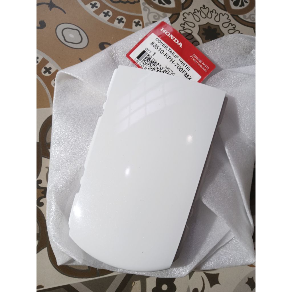 83510 KPH 700FMX COVER TAIL SAMBUNGAN BODY SUPRA X125 PUTIH ORIGINAL