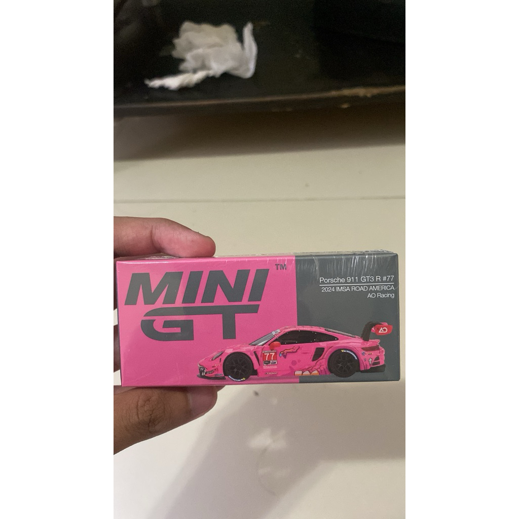 Mini GT Porsche 911 Roxy #77
