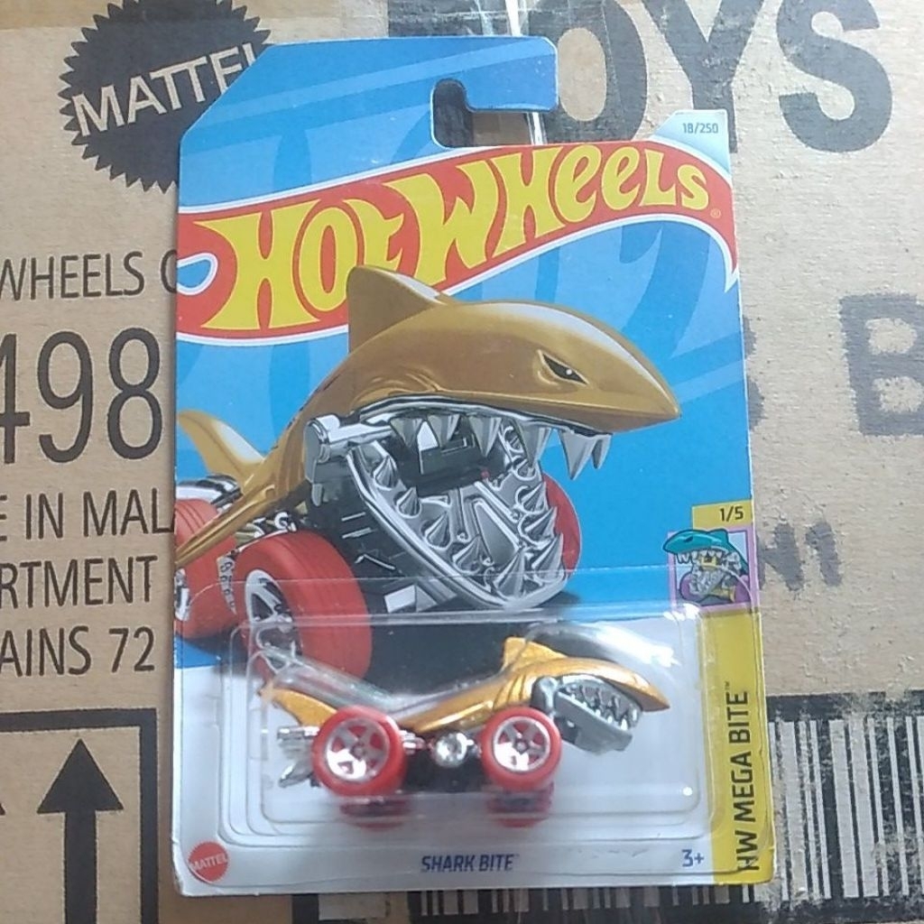 Hotwheels shark bite hw mega bite