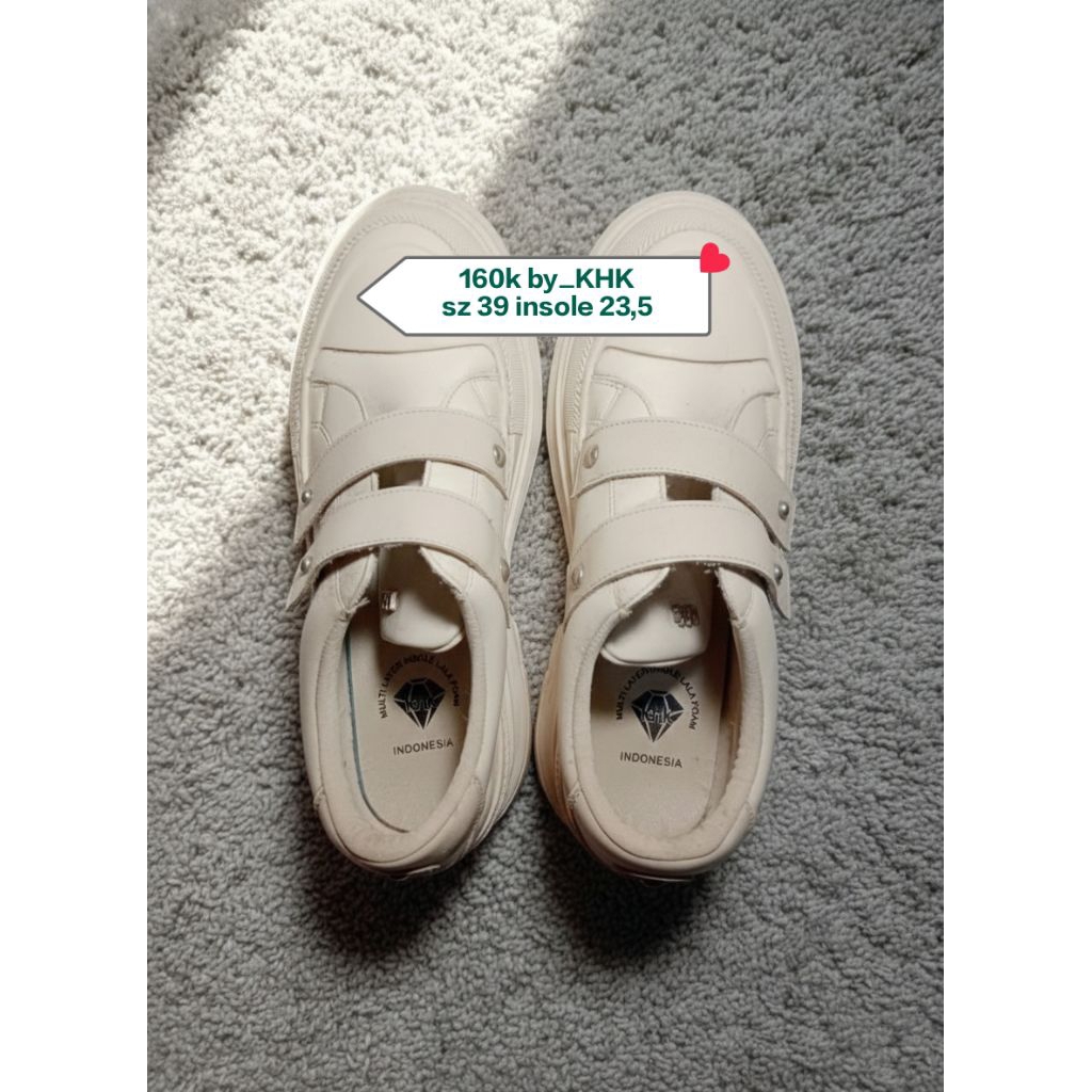 Preloved Sepatu Khakikakiku
