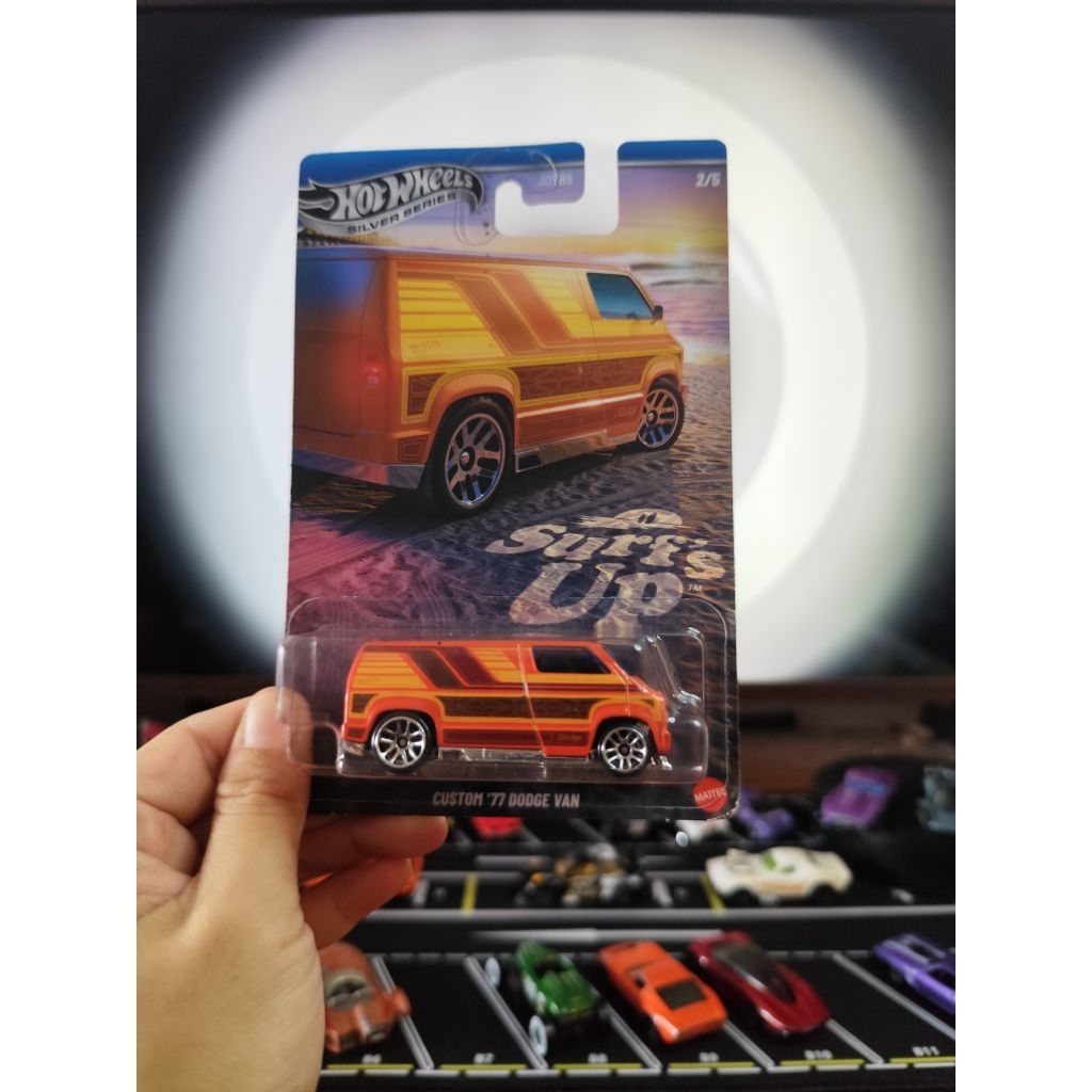 HOT WHEELS CUSTOM '77 DODGE VAN SURF'S UP - SILVER SERIES DIECAST