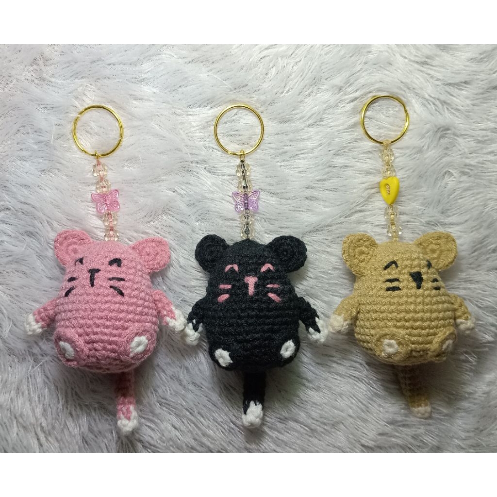 Gantungan kunci kucing gembul.