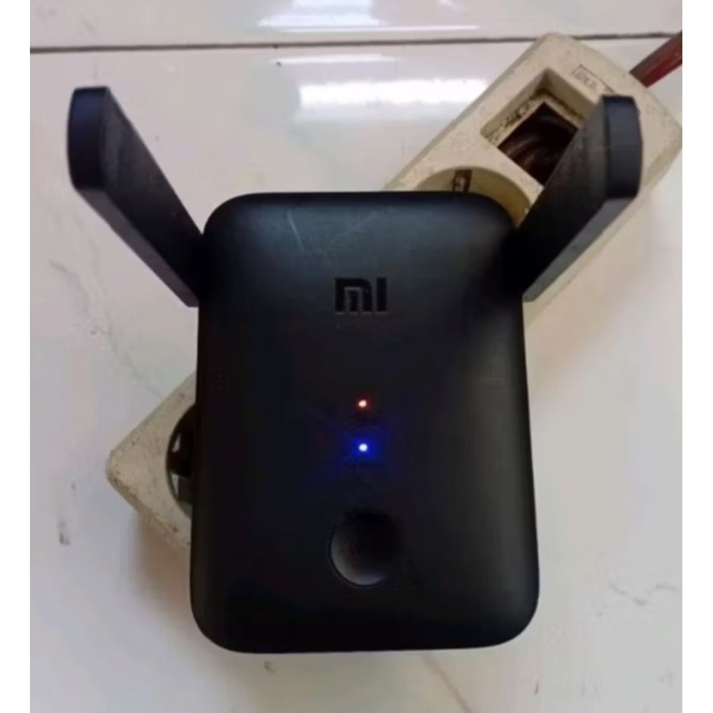 Bekas Normal Penguat Sinyal Xiaomi Mi WiFi Extender AC1200 dengan Port Ethernet