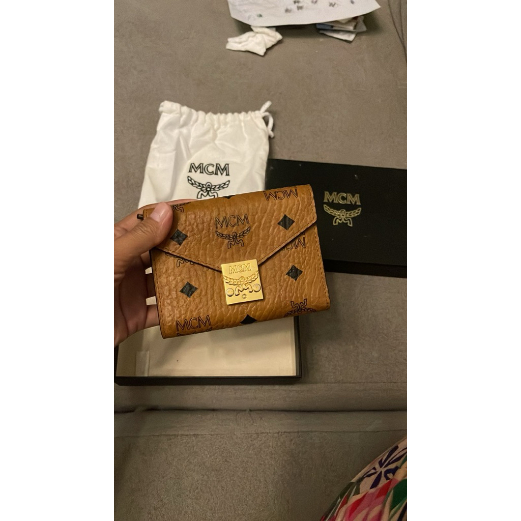 PRELOVED (PL) MCM TRACY TRIFOLD WALLET IN VISETOS