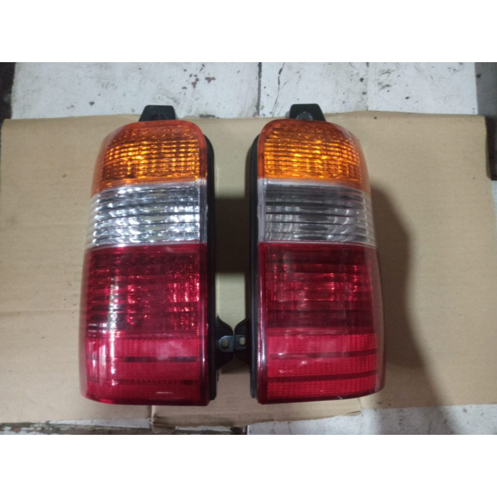 lampu belakang kijang lgx 2004