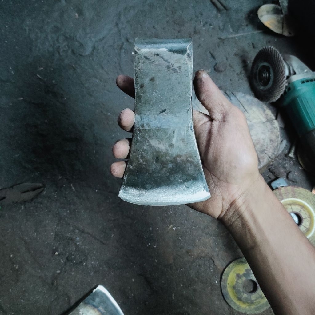 kapak ukuran kecil untuk kayu dan tulang