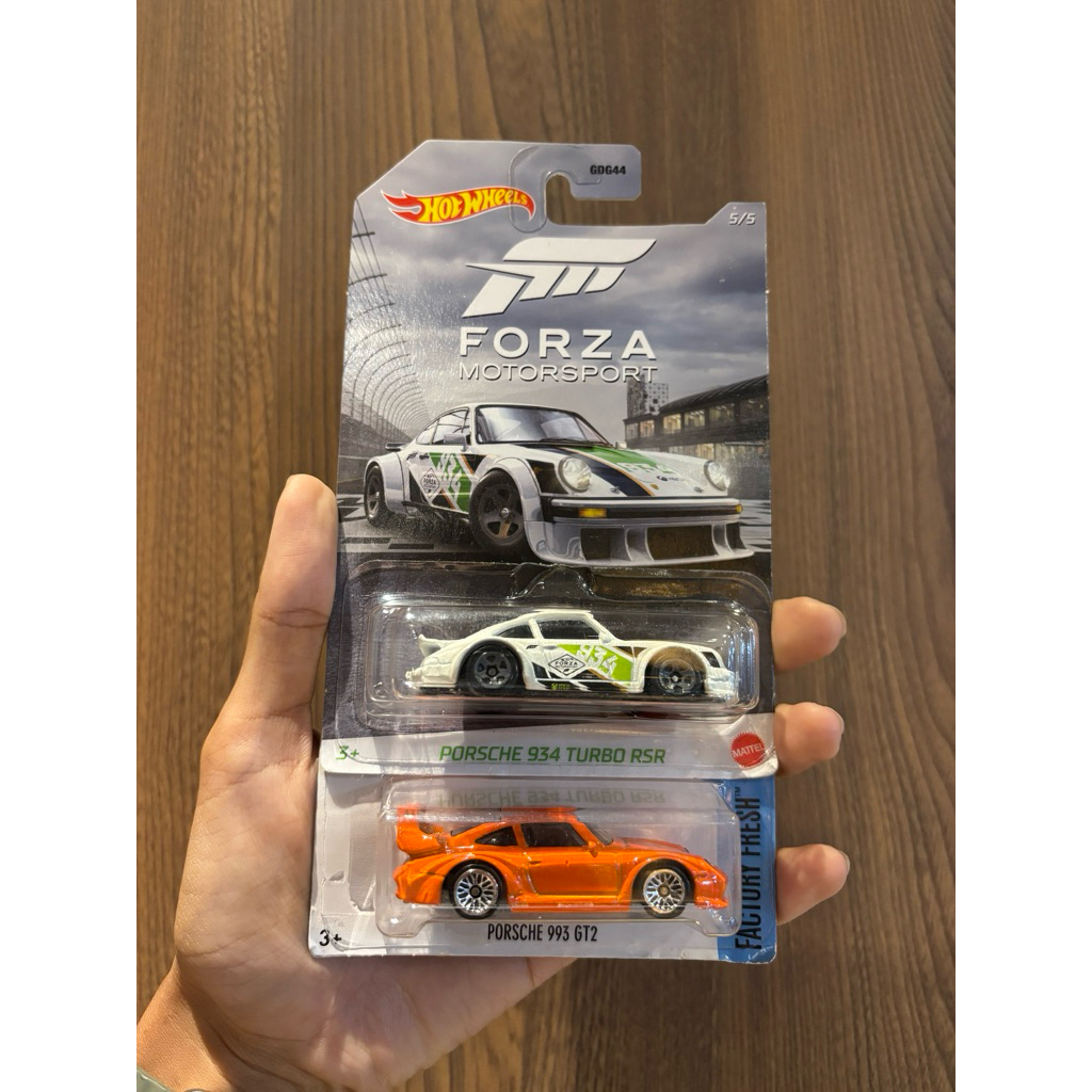 Hot Wheels Porsche 934 & 993