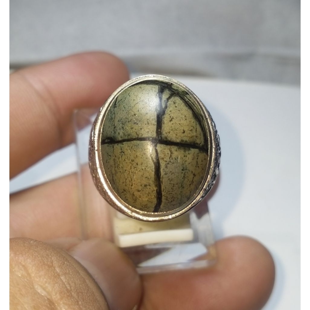 Batu tapak jalak badar besi