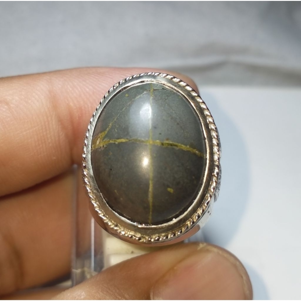 Batu tapak jalak badar besi