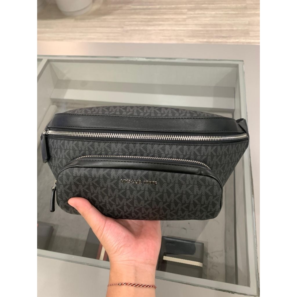 MK COOPER BELT BAG BLACK