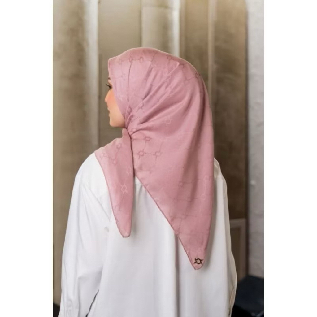 Preloved Hijab wk monogram Plat