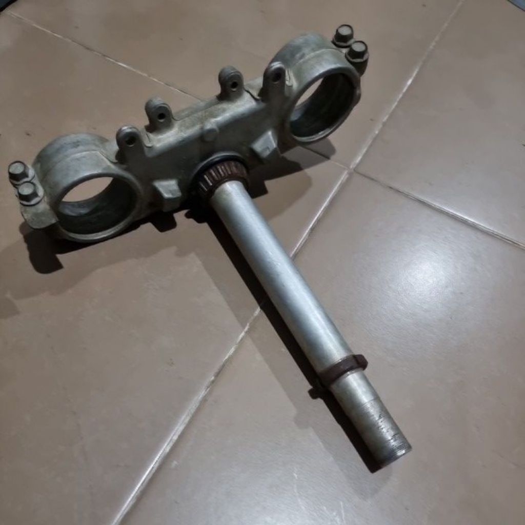 Segitiga bawah usd shock depan Yamaha YZ 125 250 (original)