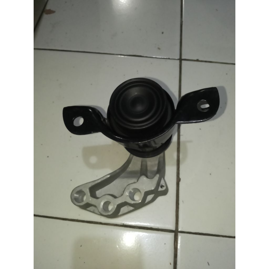 Engine mounting dudukan mesin suzuki ertiga kanan 2012-2018 asli