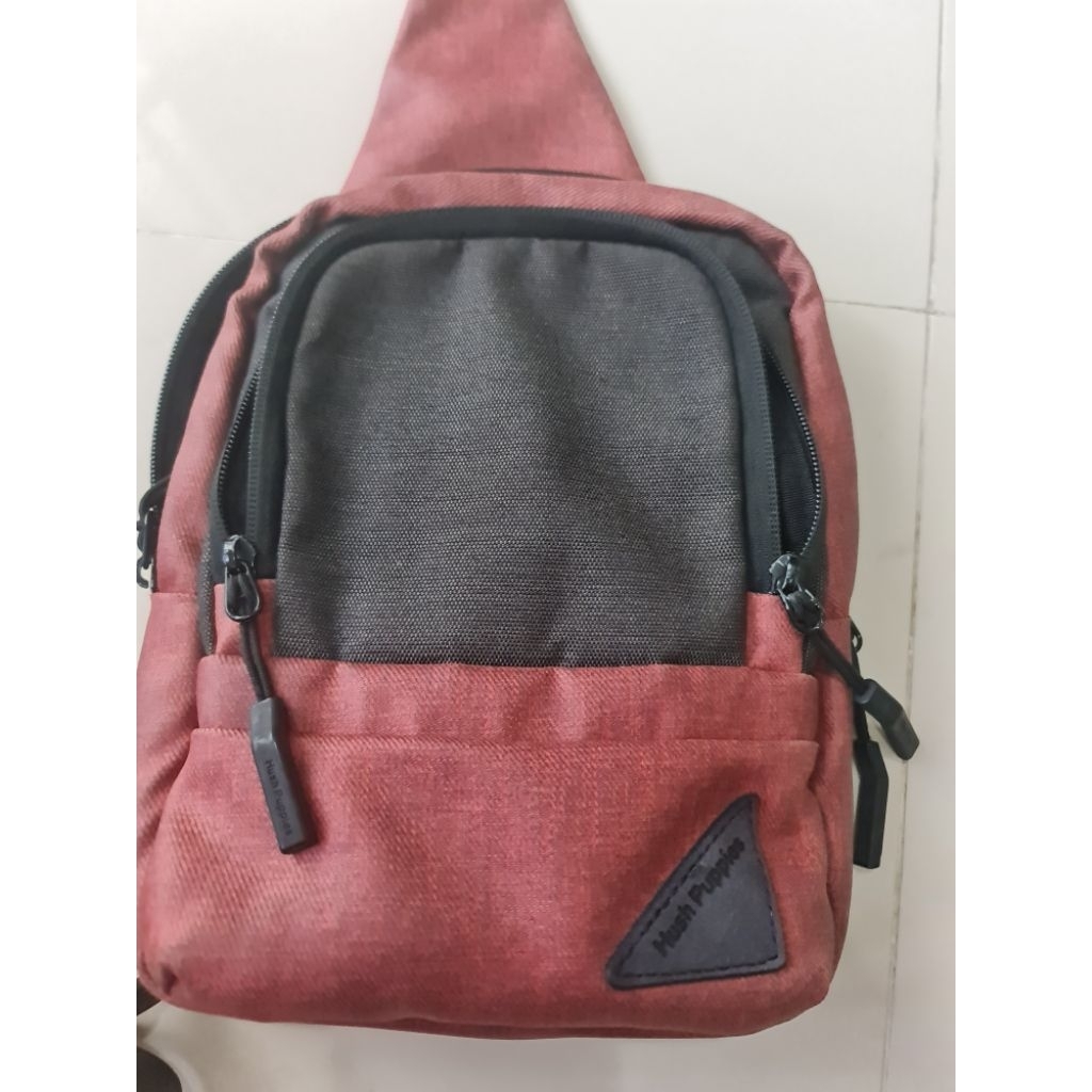 Tas Pria Chest Bag Hush PuppiesKondisi bekas dan masih bagus LIKE NEW Original 100%