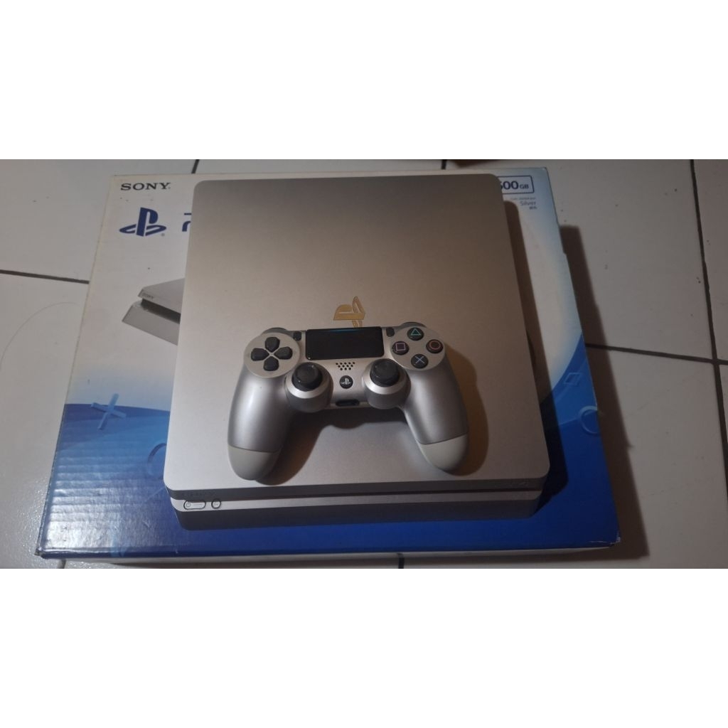 PS4 Slim 500GB Silver Limited Edition (Second)