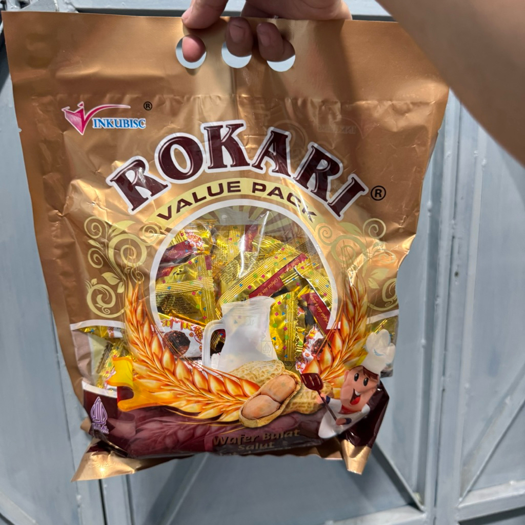 Rokari wafer ball coklat dan kacang isi 50pcs