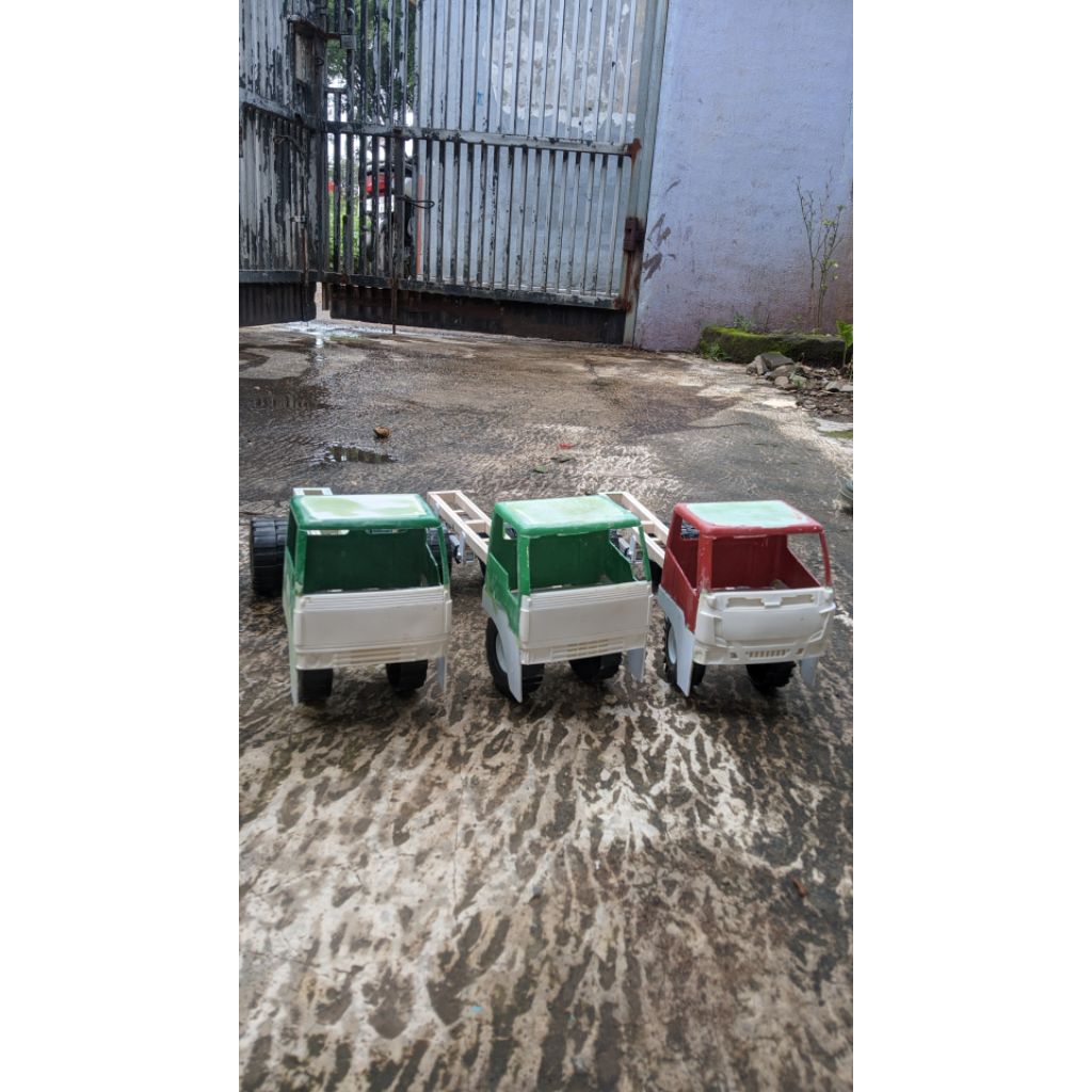 miniatur truk plastik tanpa bak