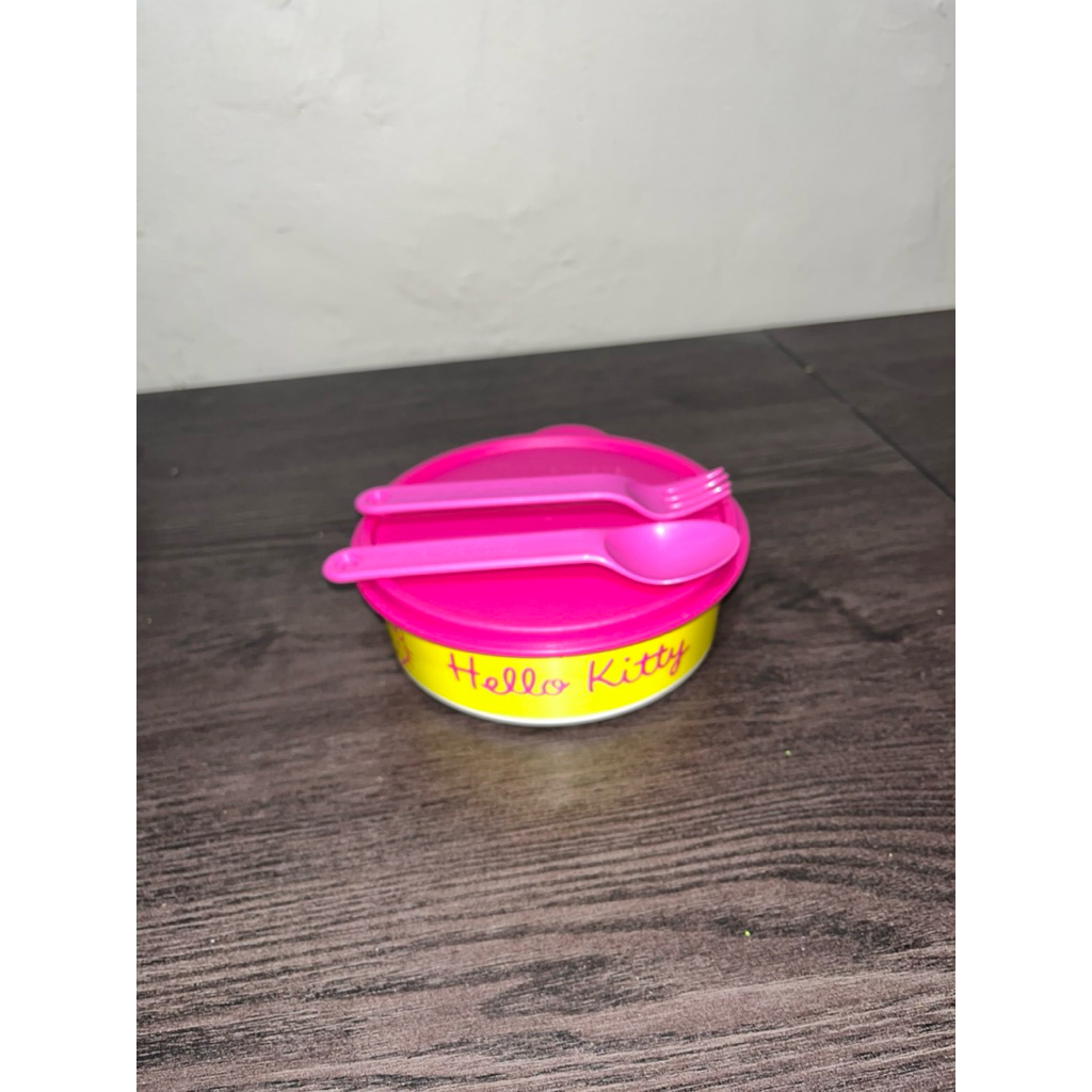 Tupperware Original Tempat Makan Hello Kitty Bulat Kedap Udara & Cairan dengan Tutup Pink dan Sendok
