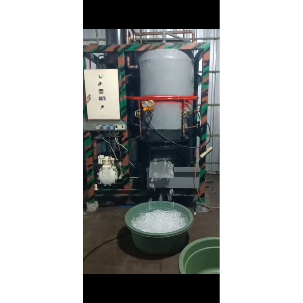 mesin cetak es batu kristal Surabaya kapasitas 1 ton/ RO 2,000 Gpd/ cold storage
