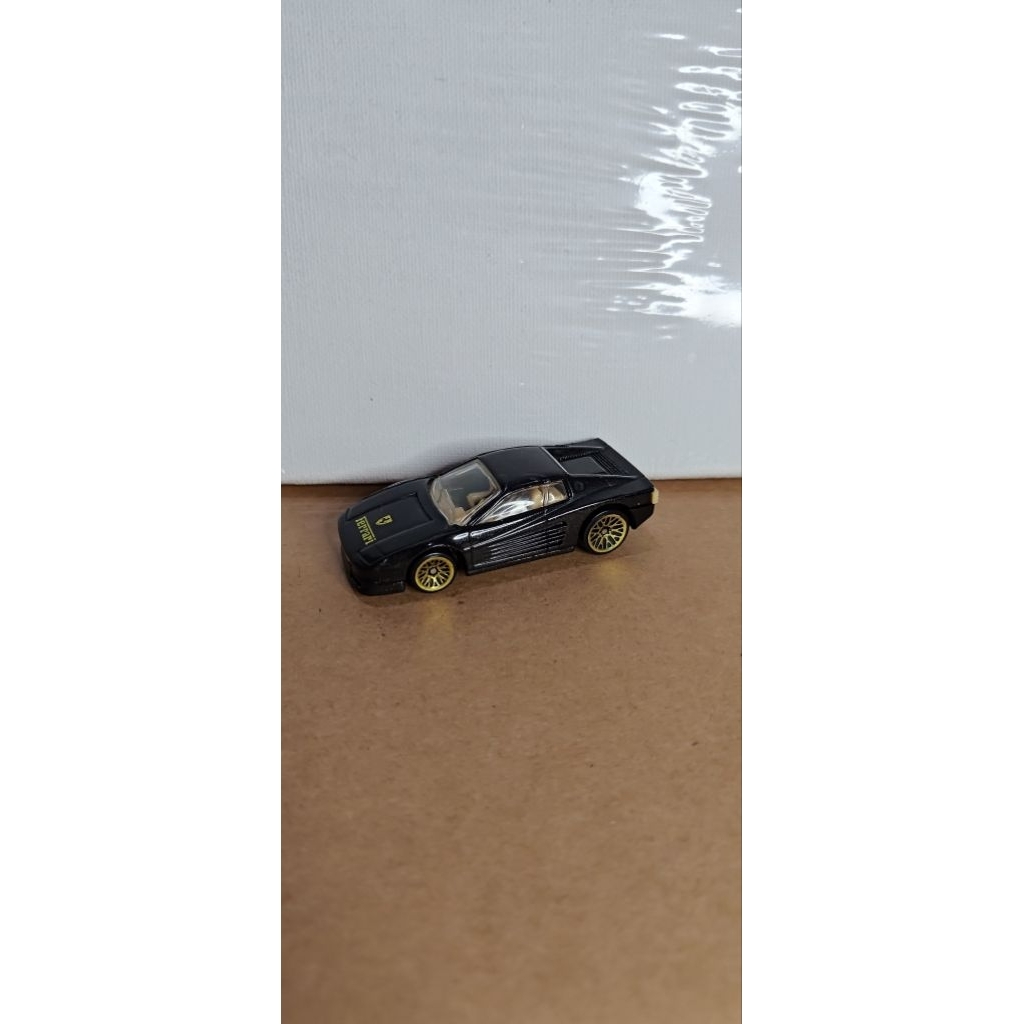 Hot Wheels Ferrari Testarossa Gold Medal