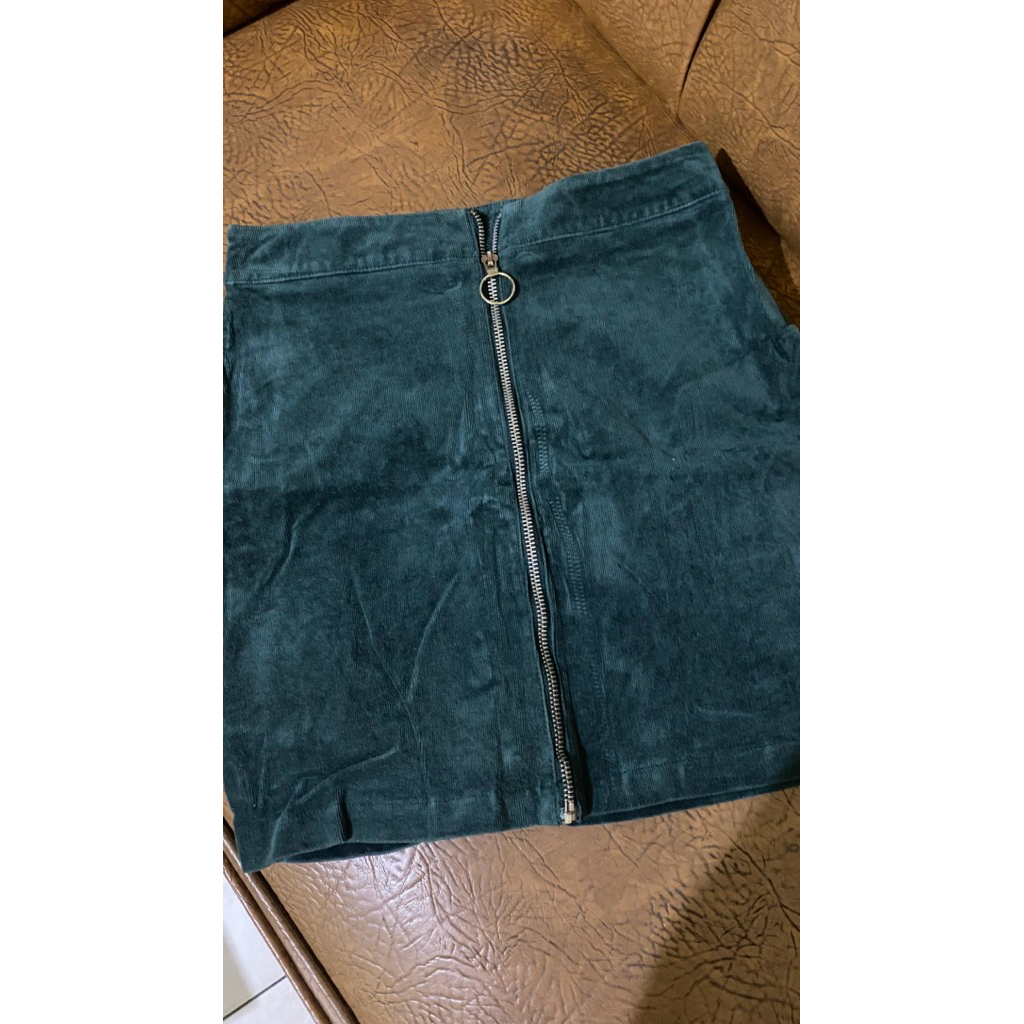 rok pendek wanita warna hijau botol