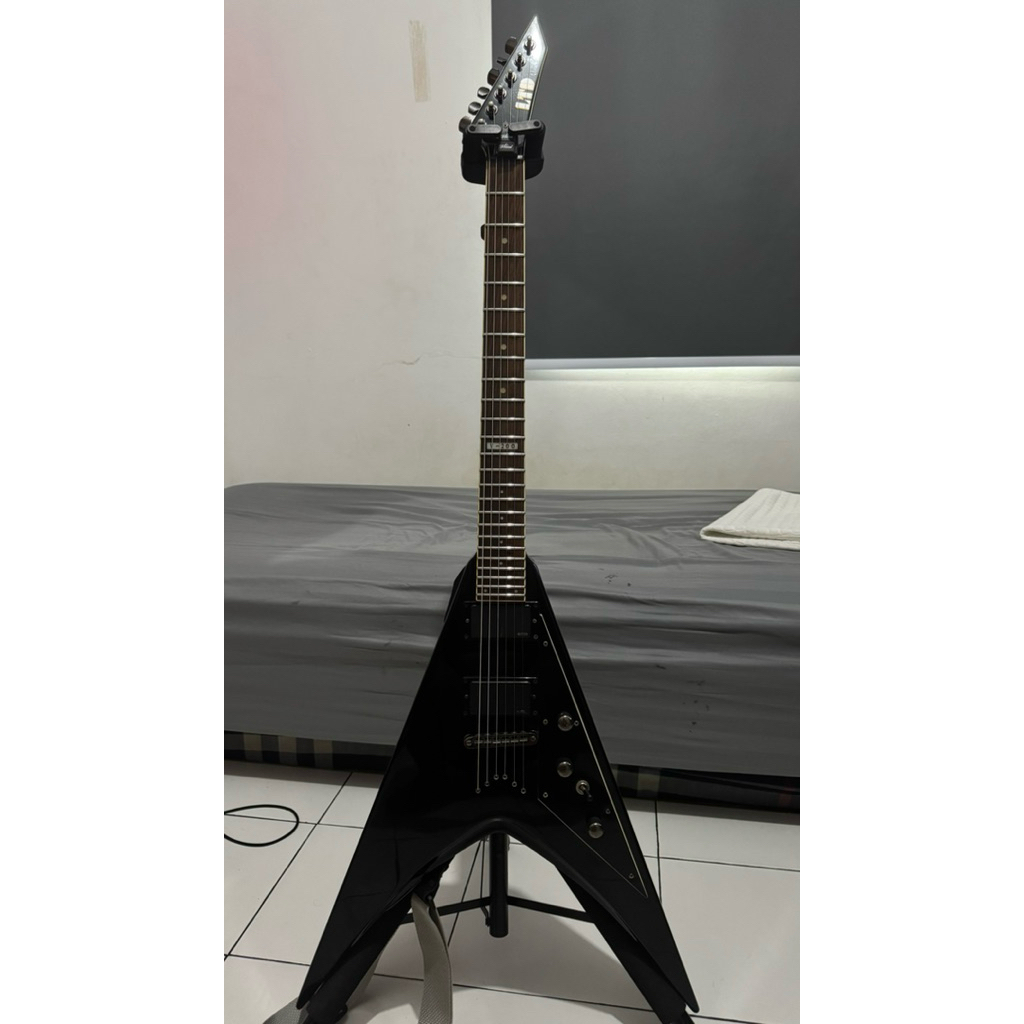 Gitar ESP LTD V-200 EMG Pickup