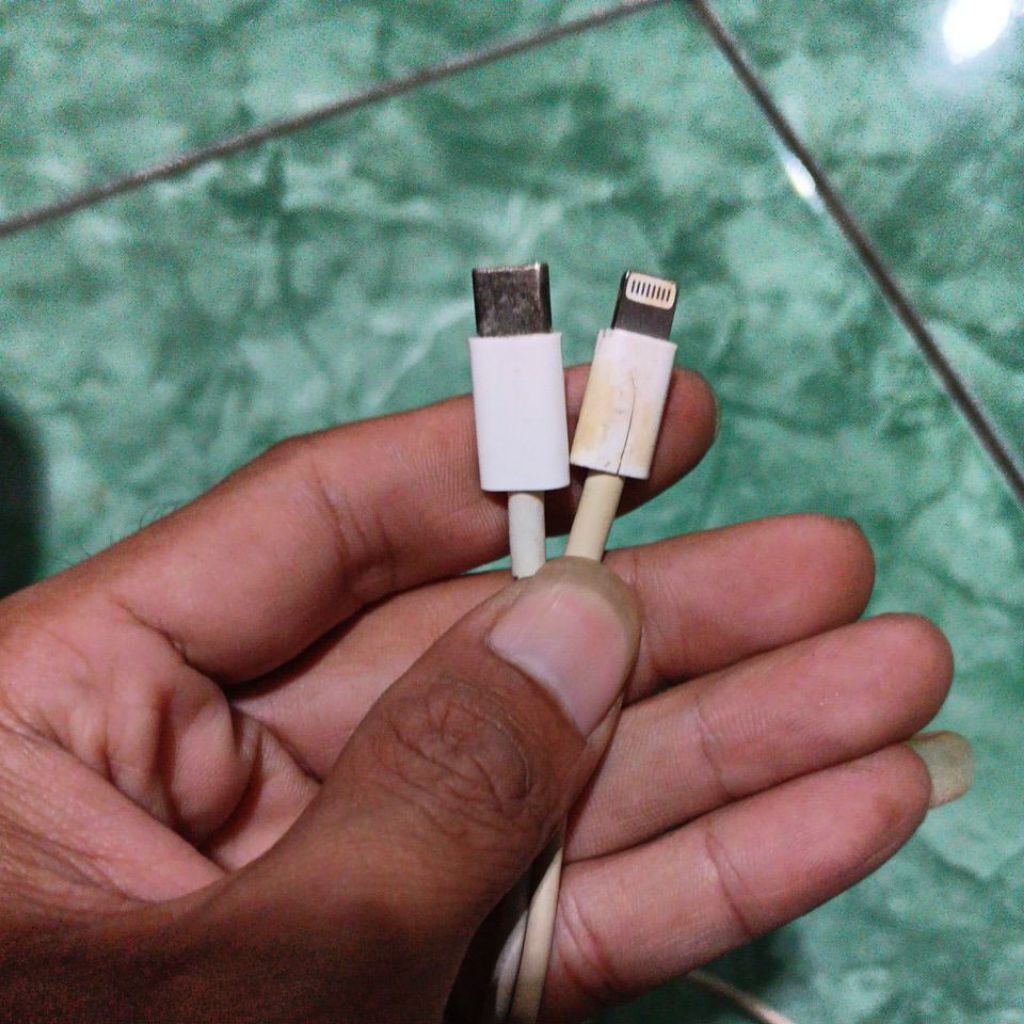 kabel data iPhone original copotan