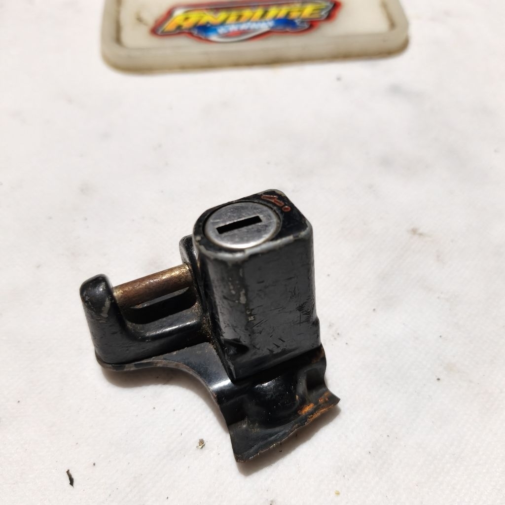 kunci helm helem Honda GL megapro