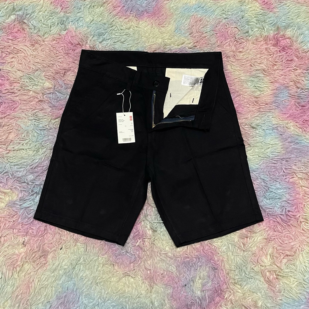 celana pendek chinos uniqlo hitam//celana pendek chinos uniqlo nevy//celana pendek chinos uniqlo arm